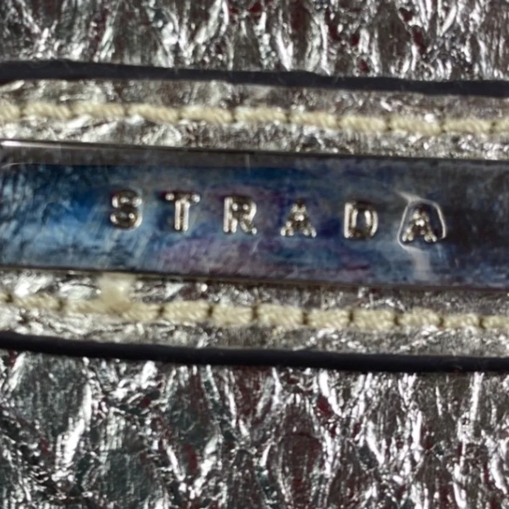 Strada Womens Silver Metallic Snakeskin Embossed Zip Wristlet Pouch Clutch